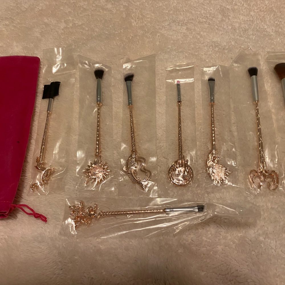 Game of Thrones, House Symbols, makeup brush kit. NEW